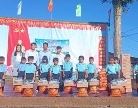 chương trình "Thắp sáng ước mơ thiếu nhi Phú Sơn" "Nuôi em đi học"  tháng 11
